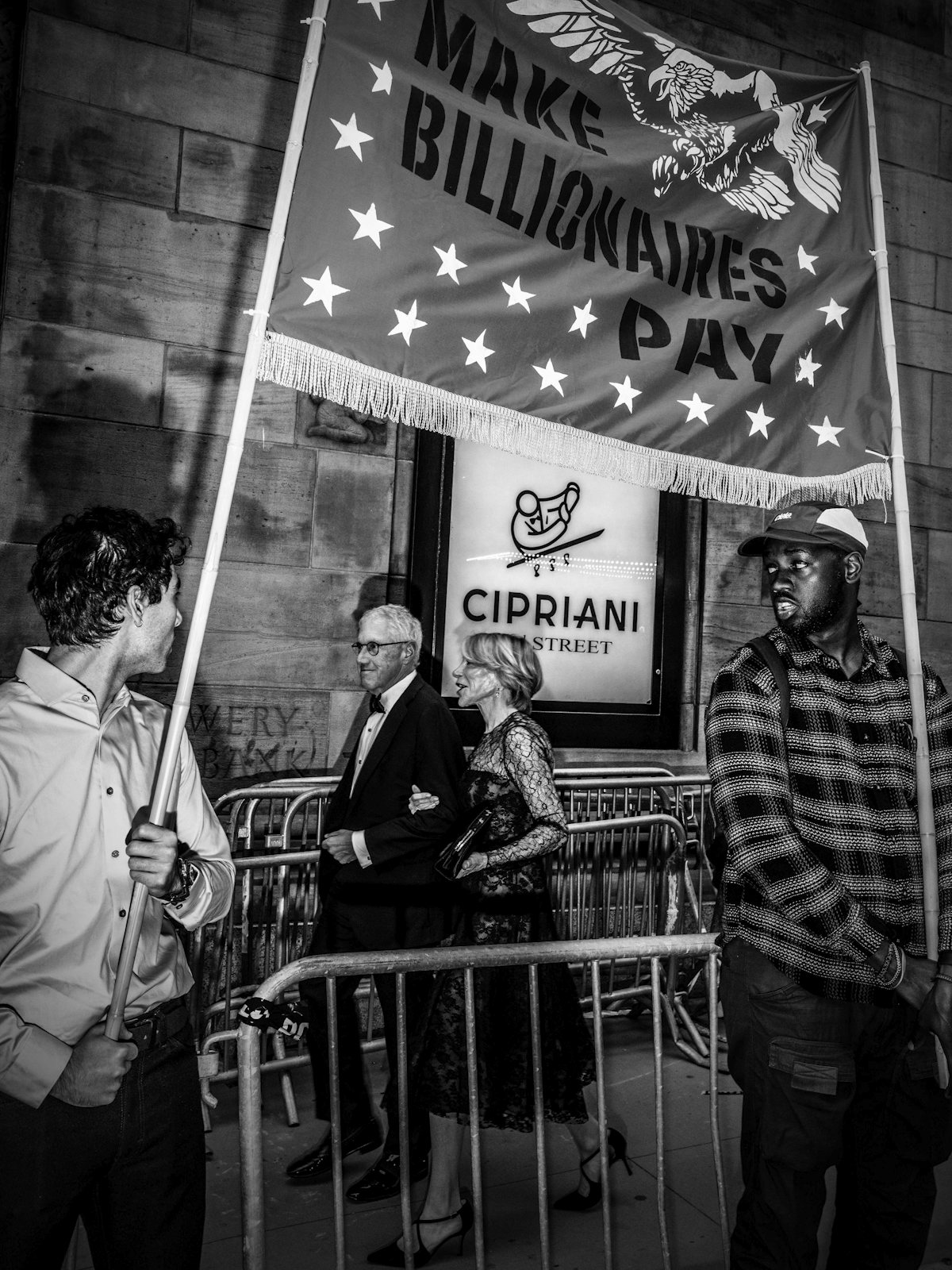 In early May, protesters forming a “billionaire blockade” confronted attendees of a dinner in New York City honoring hedge fund manager Paul Singer. The dinner was hosted by the conservative think tank the Manhattan Institute.