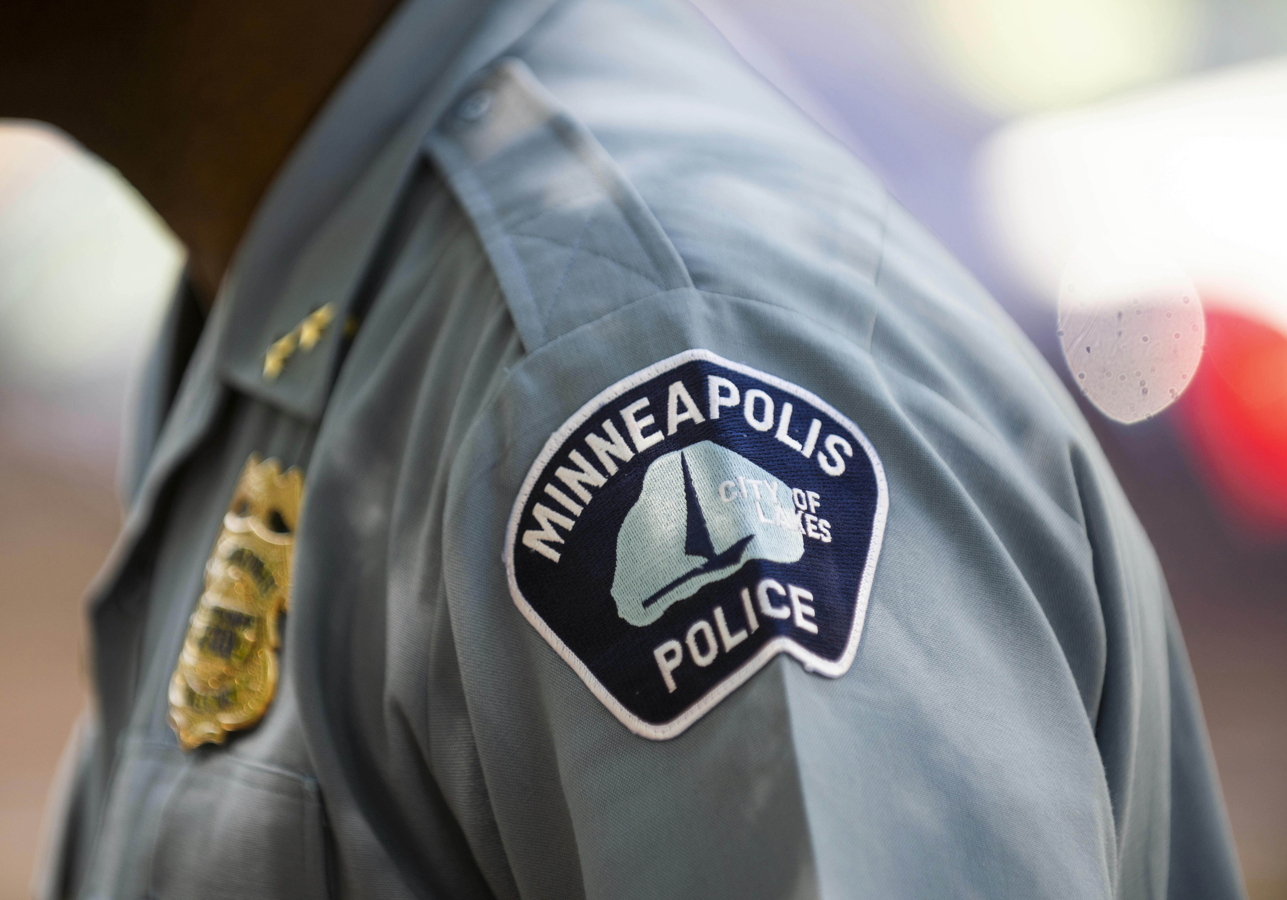 Policeman swear to god. Полиция Миннесоты. Американский полицейский со спины. Minnesota Police. Police Recruit.