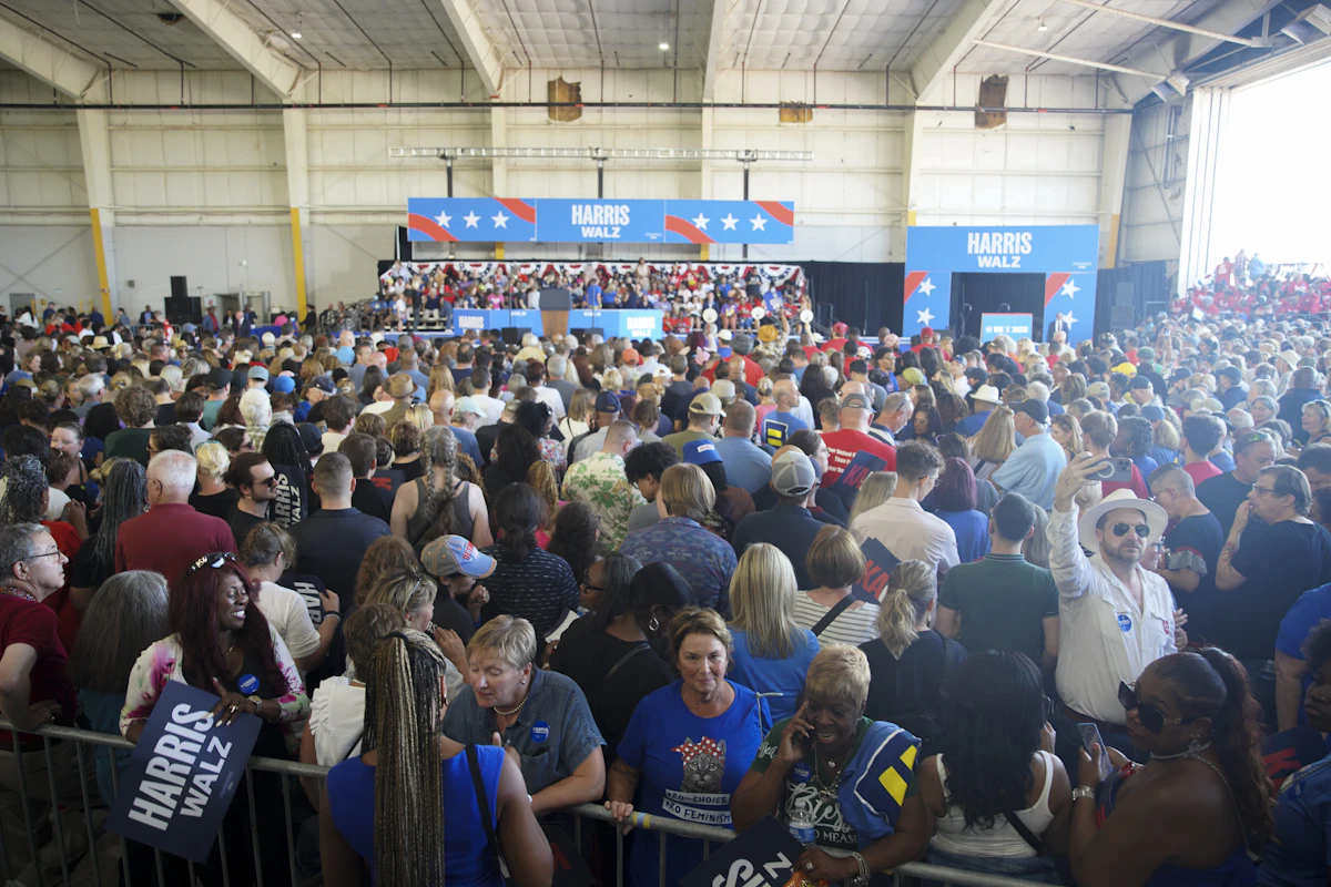 Panicking Trump Melts Down Over How Big Kamala’s Crowds Are Panicking Trump Melts Down Over How Big Kamala’s Crowds Are