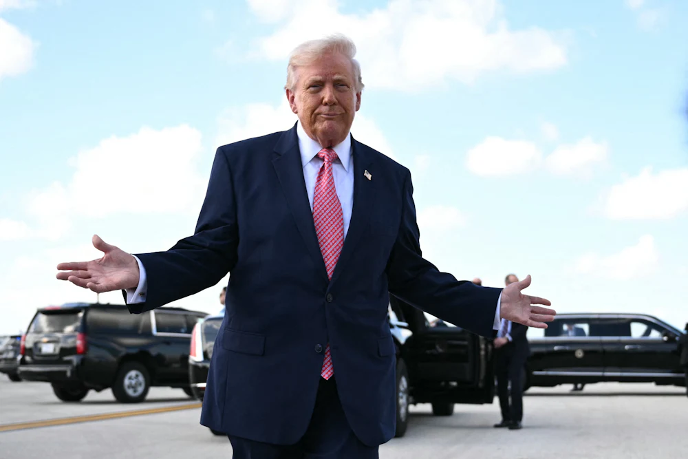Trump with arms out