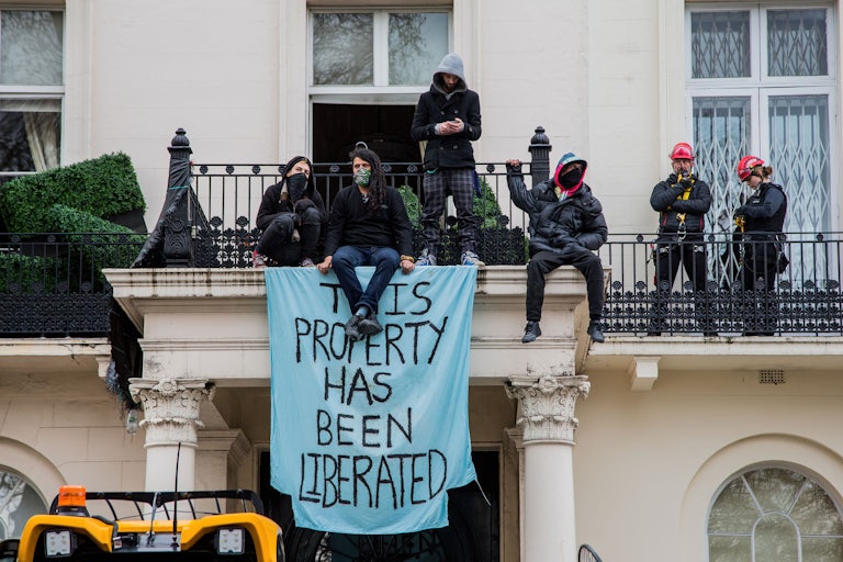 Anti-war demonstrators in London occupy the town house owned by Russian oligarch and billionaire Oleg Deripaska, an ally of Russian President Vladimir Putin.