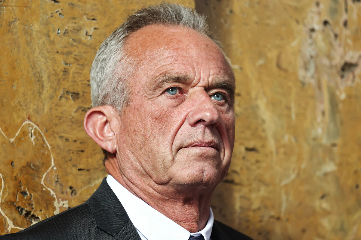 Robert F. Kennedy Jr.’s Far-Right Ties Keep Getting Worse Robert F. Kennedy Jr.’s Far-Right Ties Keep Getting Worse